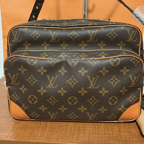 Louis Vuitton Monogram Nile Messenger Crossbody bag. - Picture 1 of 17